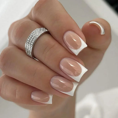 Faux ongles courts et carrés