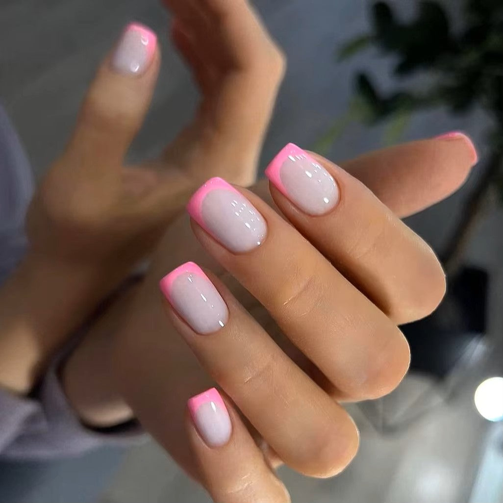 Faux ongles courts et carrés