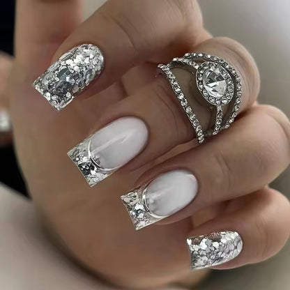 Faux ongles courts et carrés