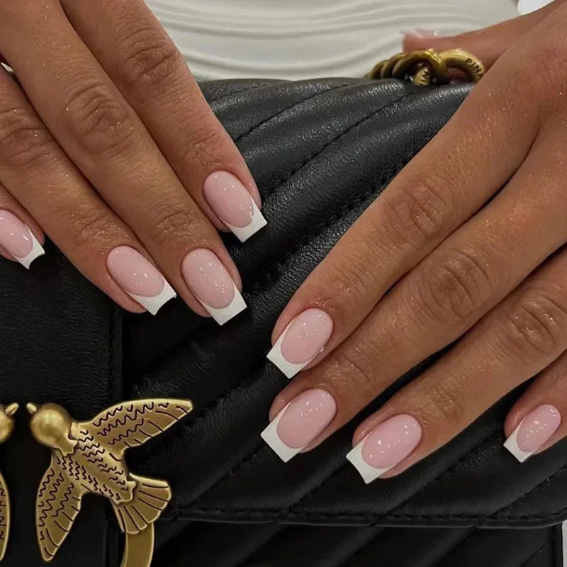 Faux ongles courts et carrés