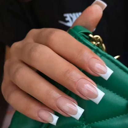 Faux ongles courts et carrés