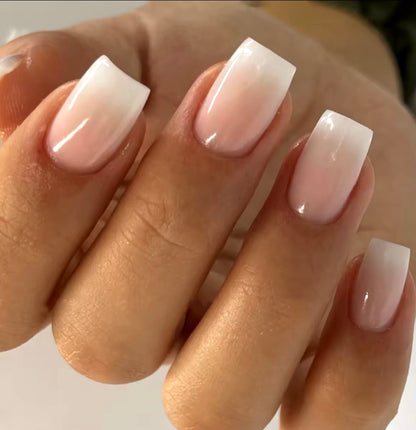 Faux ongles courts et carrés